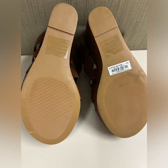 Torrid Wedge Sandals - Picture 3 of 9